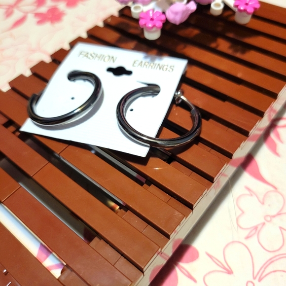 NWT Clip-On Gun Metal Hoop Earrings - Picture 2 of 4